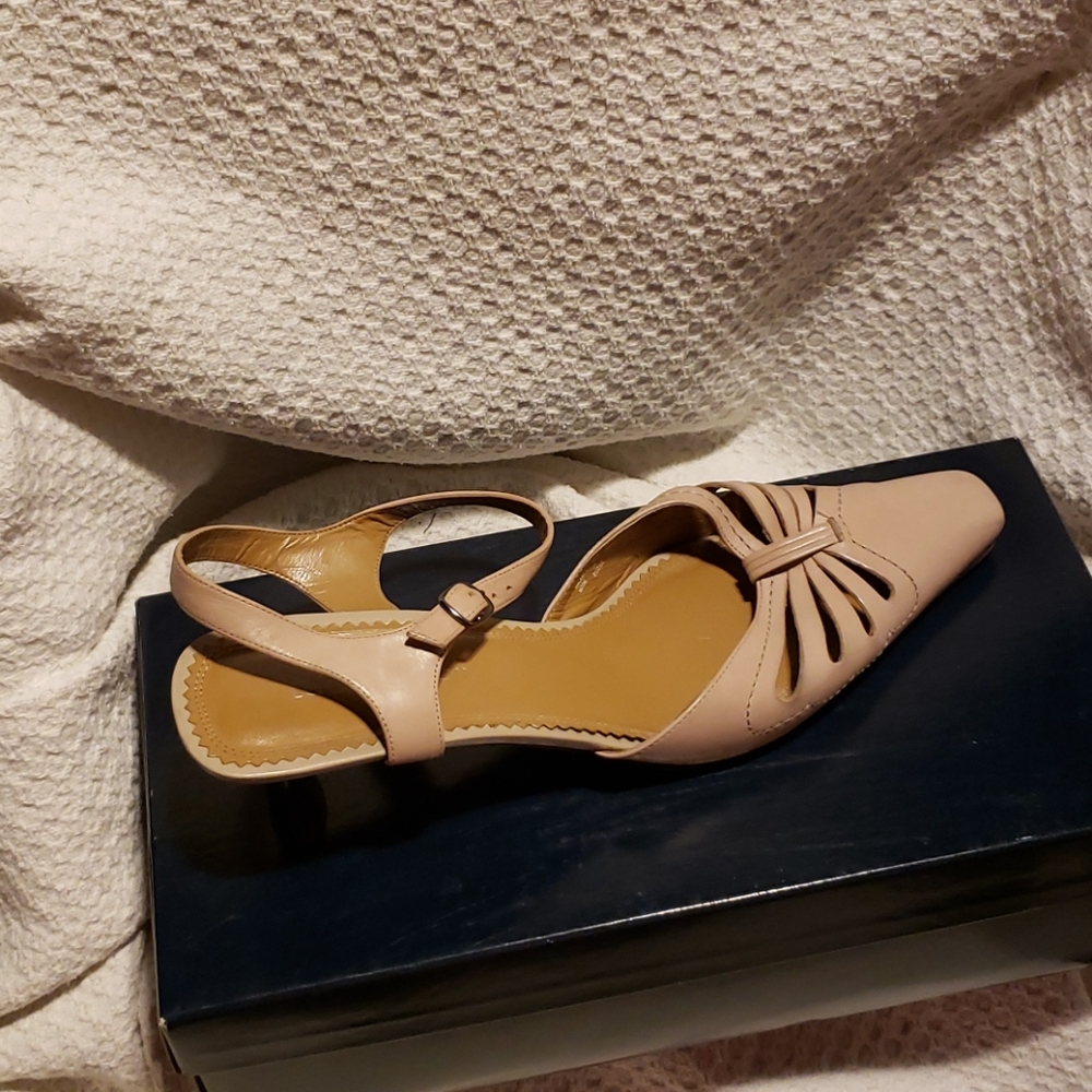 Laura Scott Shoes - Picture 2 of 8